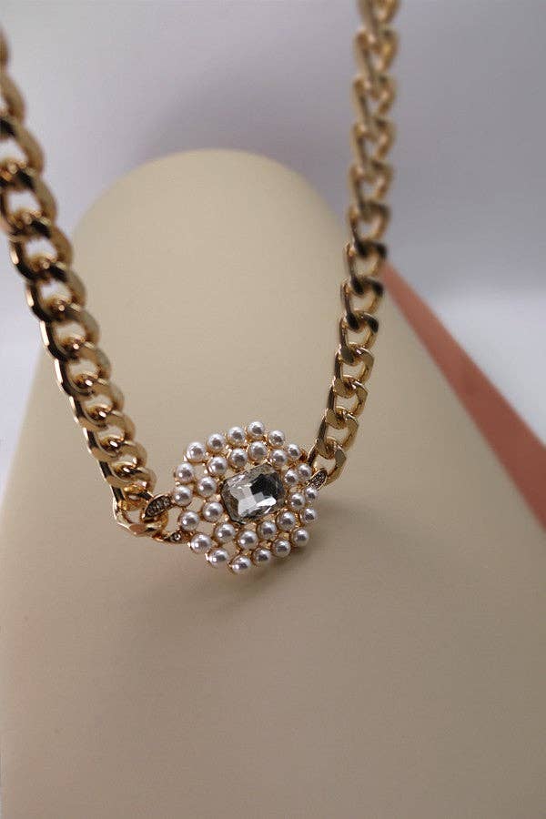 PEARL RHINESTONE PEDNAT NECKLACE | TARNISH RESISTANT: GOLD