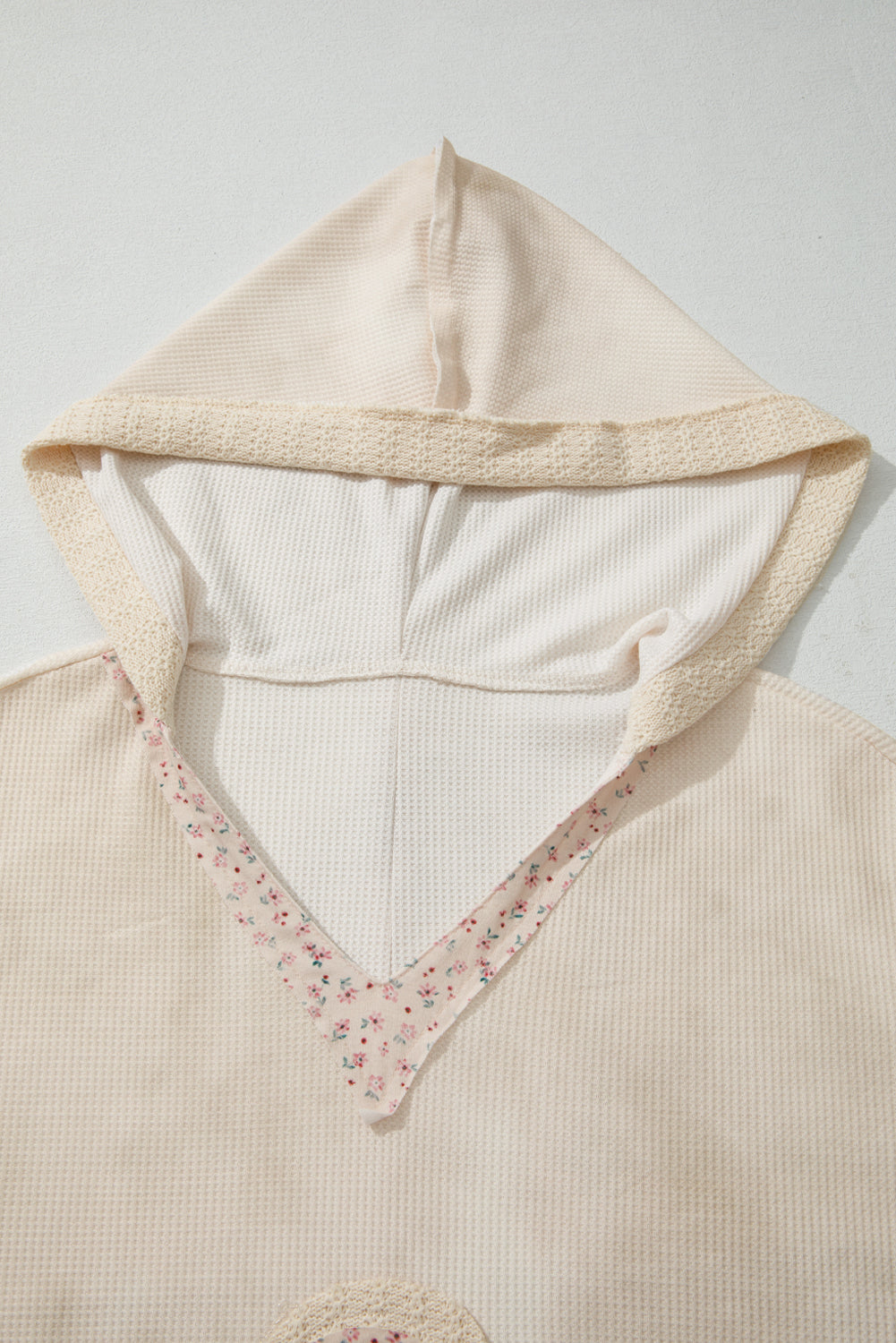 Green Floral Patched Waffle Textured Colorblock V Neck Casual Hooded Top