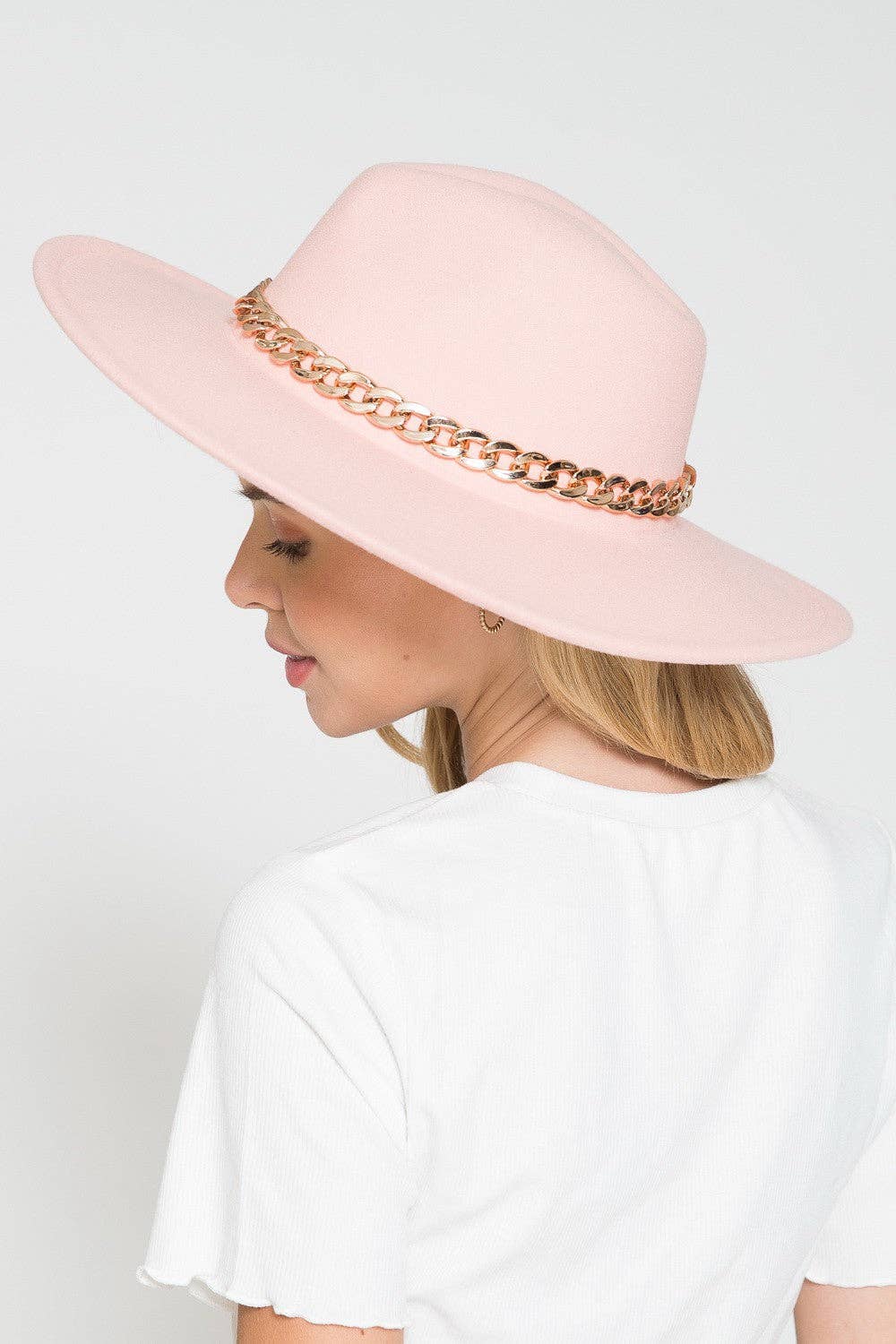 A VINTAGE PLAIN FEDORA HAT WITH GOLD CHAIN | 40HW013: PINK